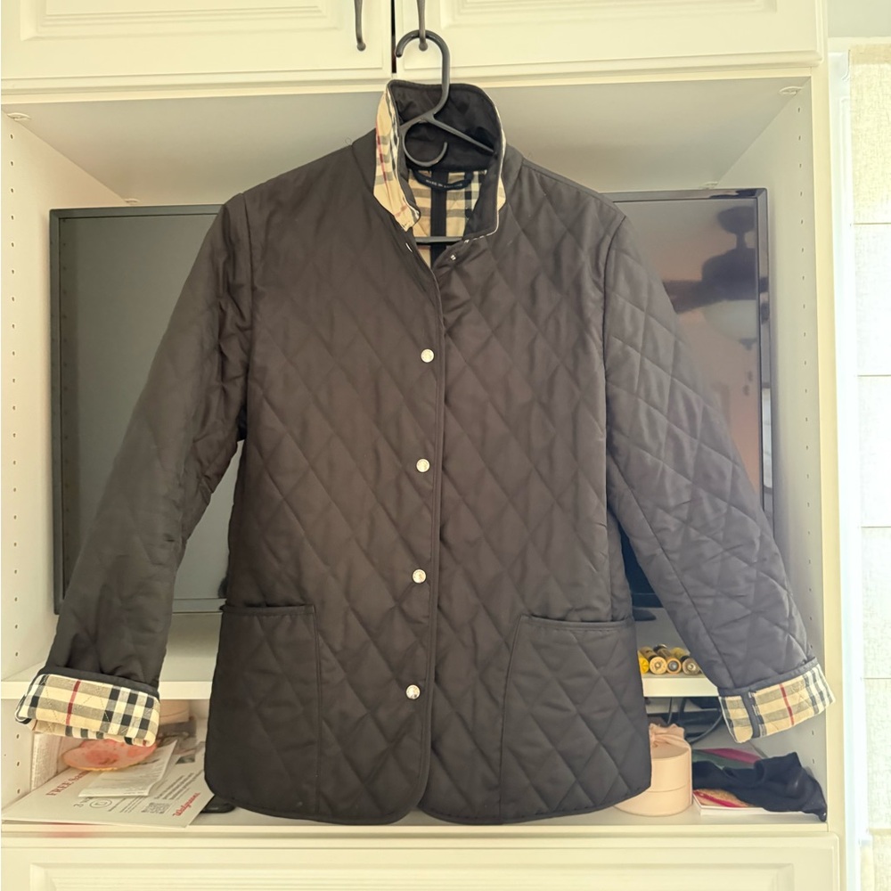VTG Burberry black quilted jacket, size S